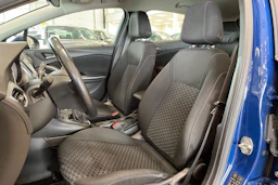 sininen Opel Astra 2019 kuva 15.