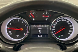 sininen Opel Astra 2019 kuva 17.
