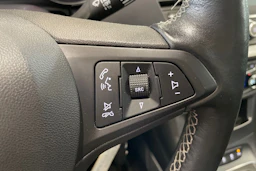 sininen Opel Astra 2019 kuva 18.
