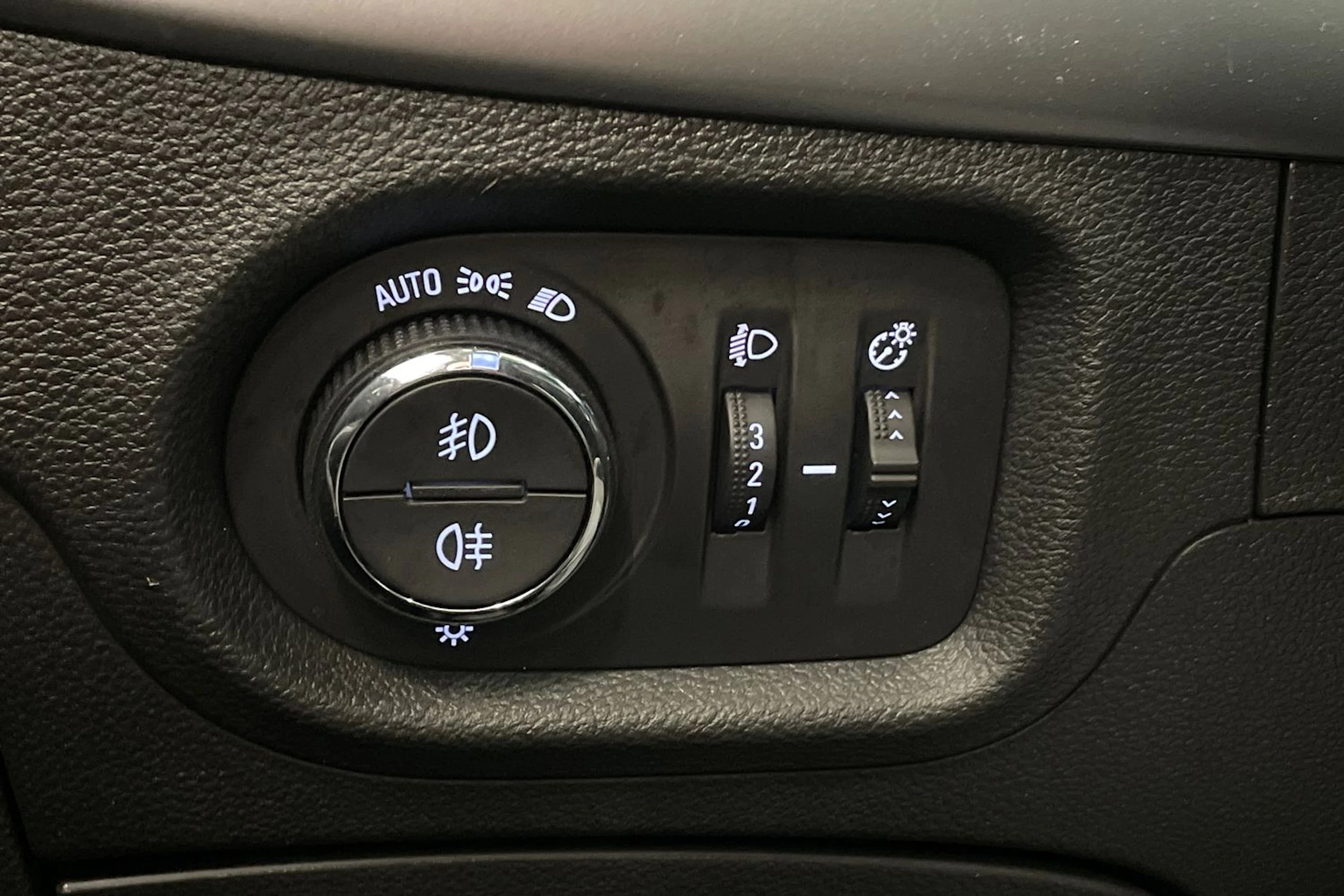 sininen Opel Astra 2019 kuva 20.