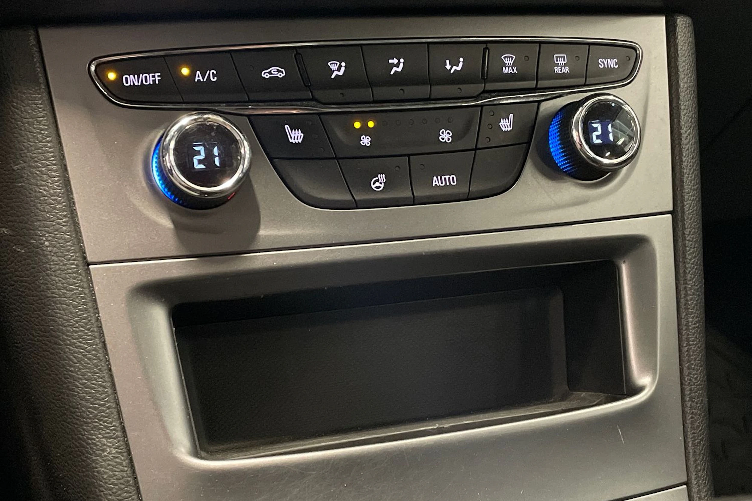 sininen Opel Astra 2019 kuva 23.