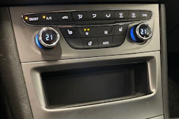 sininen Opel Astra 2019 kuva 23.