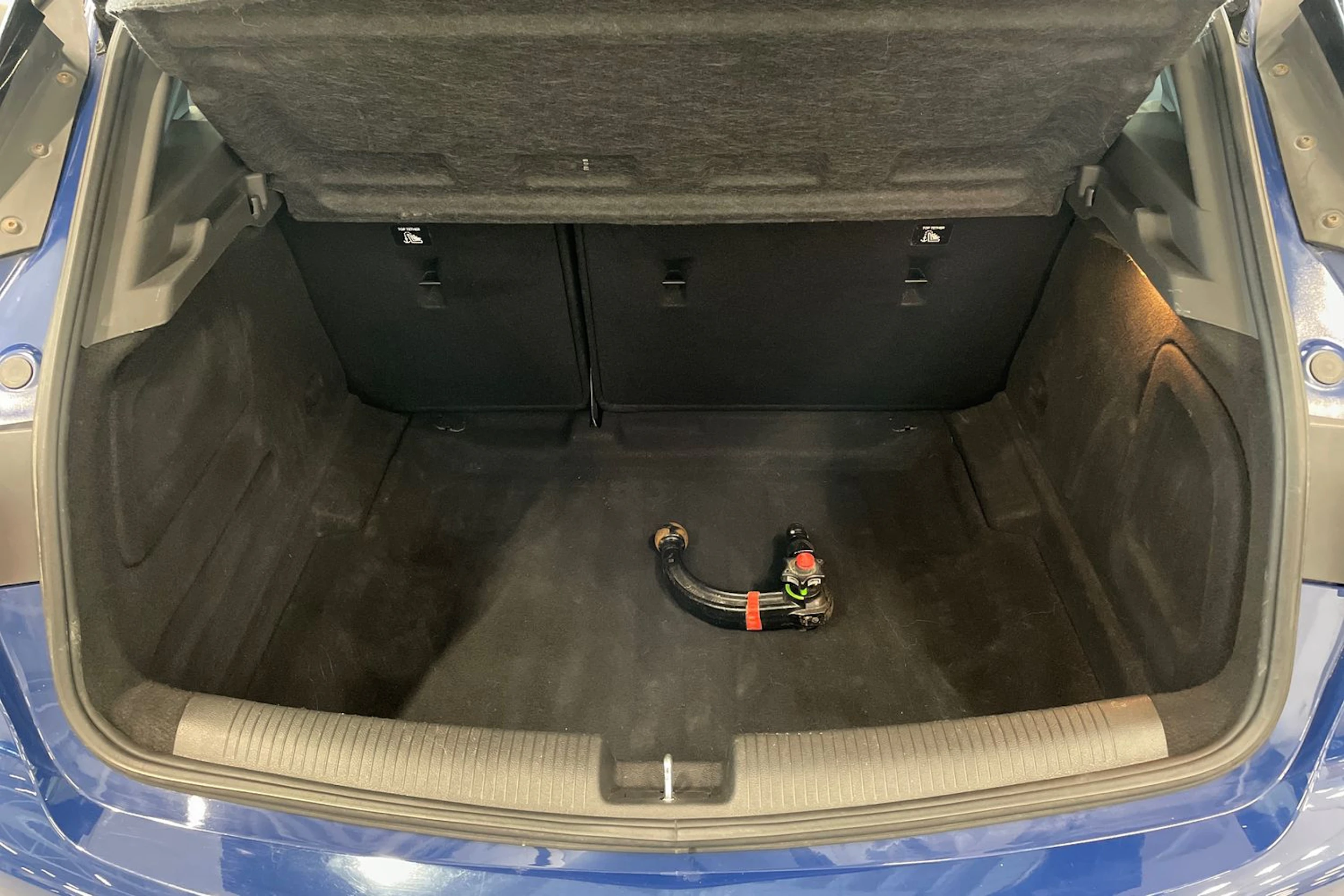 sininen Opel Astra 2019 kuva 26.