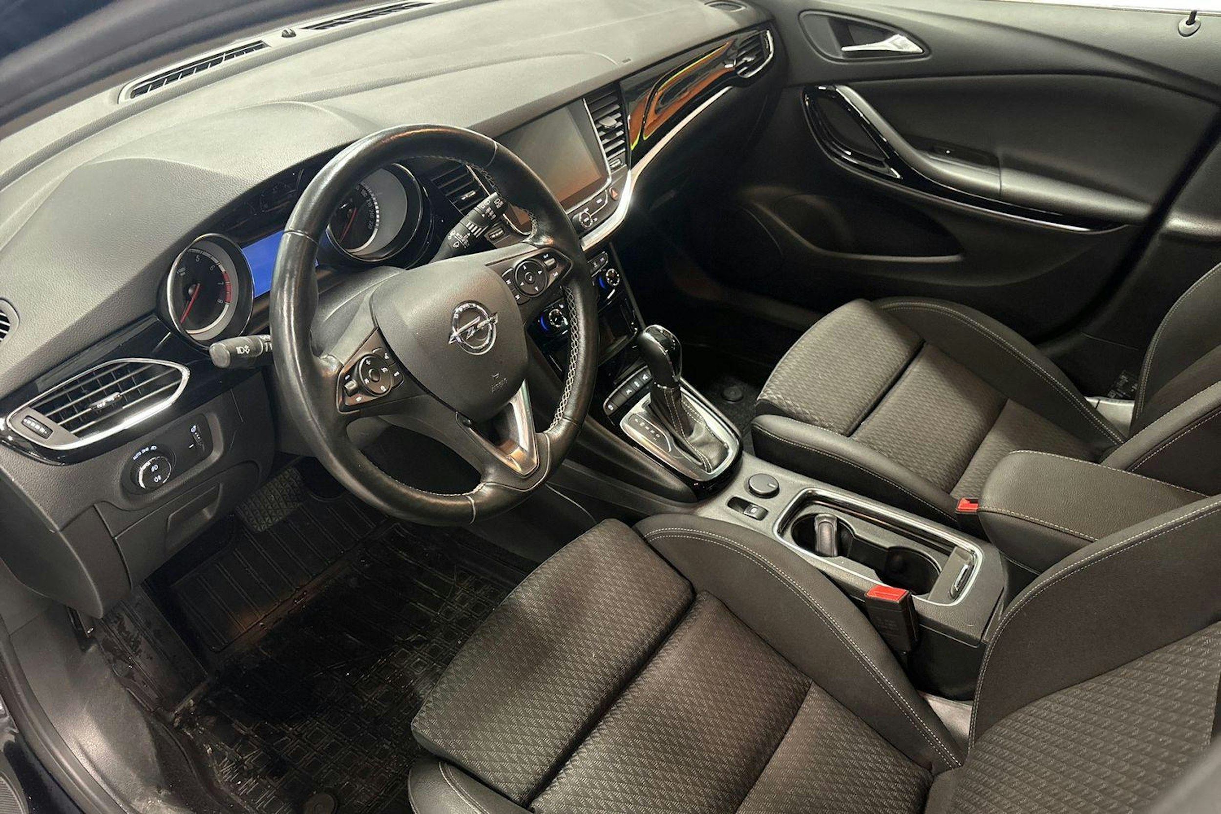 sininen Opel Astra 2019 kuva 3.