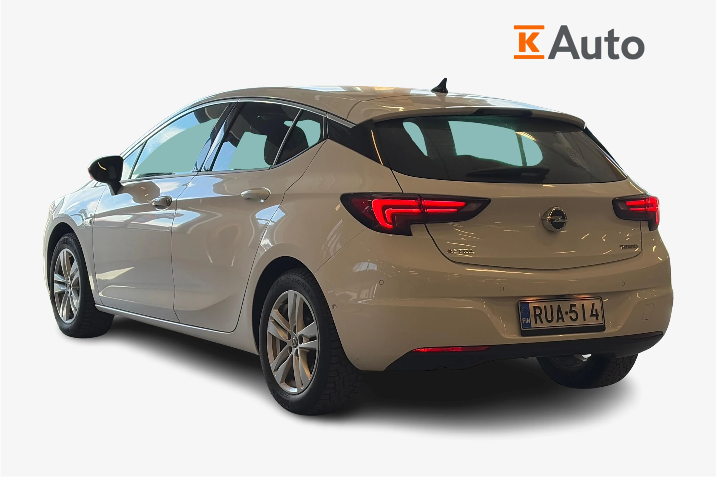 valkoinen Opel Astra 2019 kuva 2.