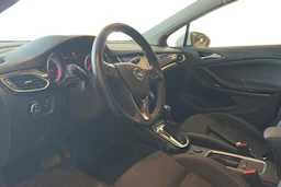 valkoinen Opel Astra 2019 kuva 3.