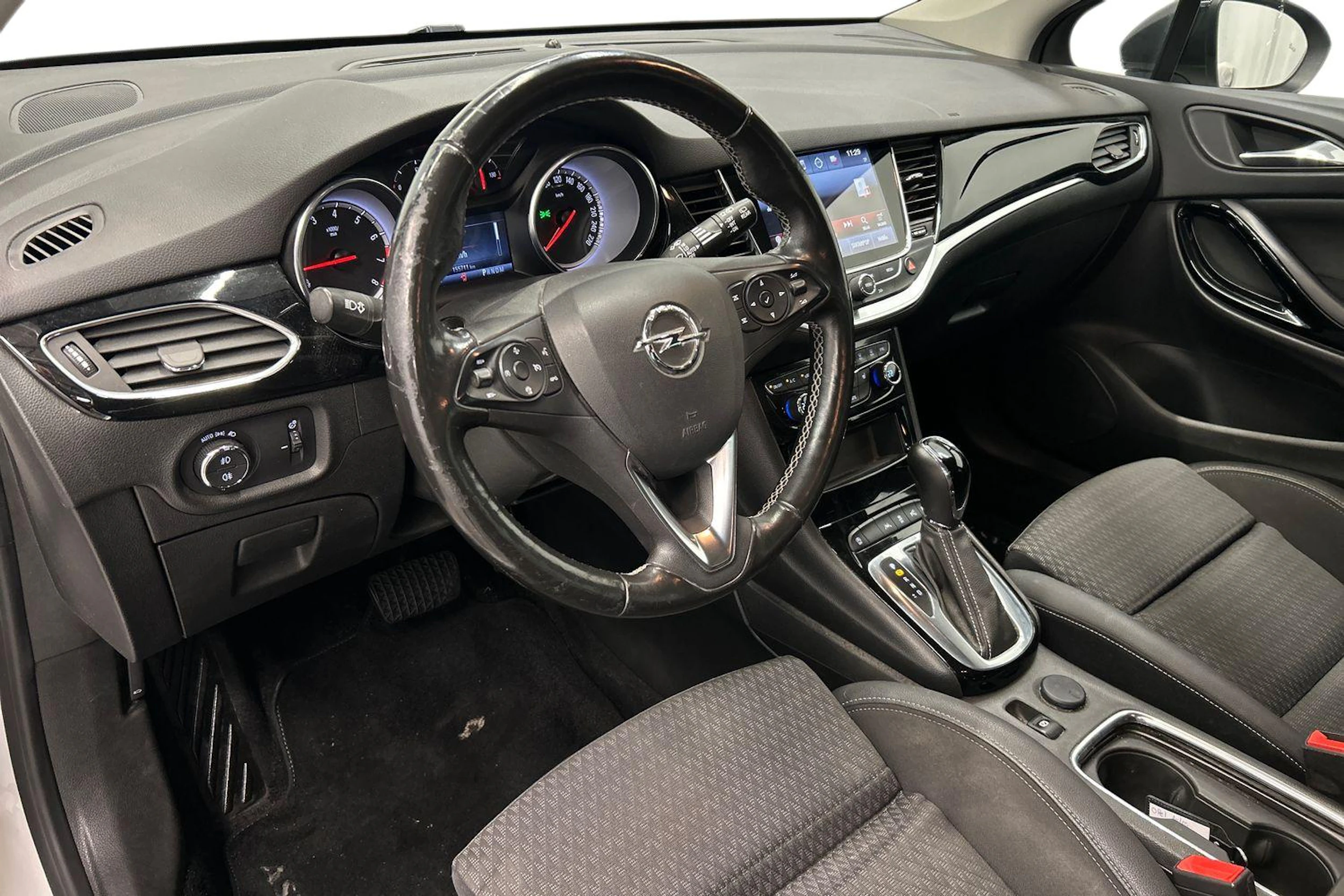 valkoinen Opel Astra 2019 kuva 6.