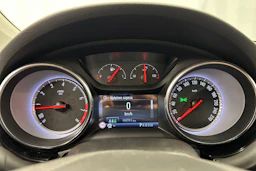 valkoinen Opel Astra 2019 kuva 16.