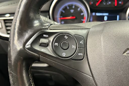 valkoinen Opel Astra 2019 kuva 17.