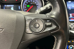valkoinen Opel Astra 2019 kuva 18.