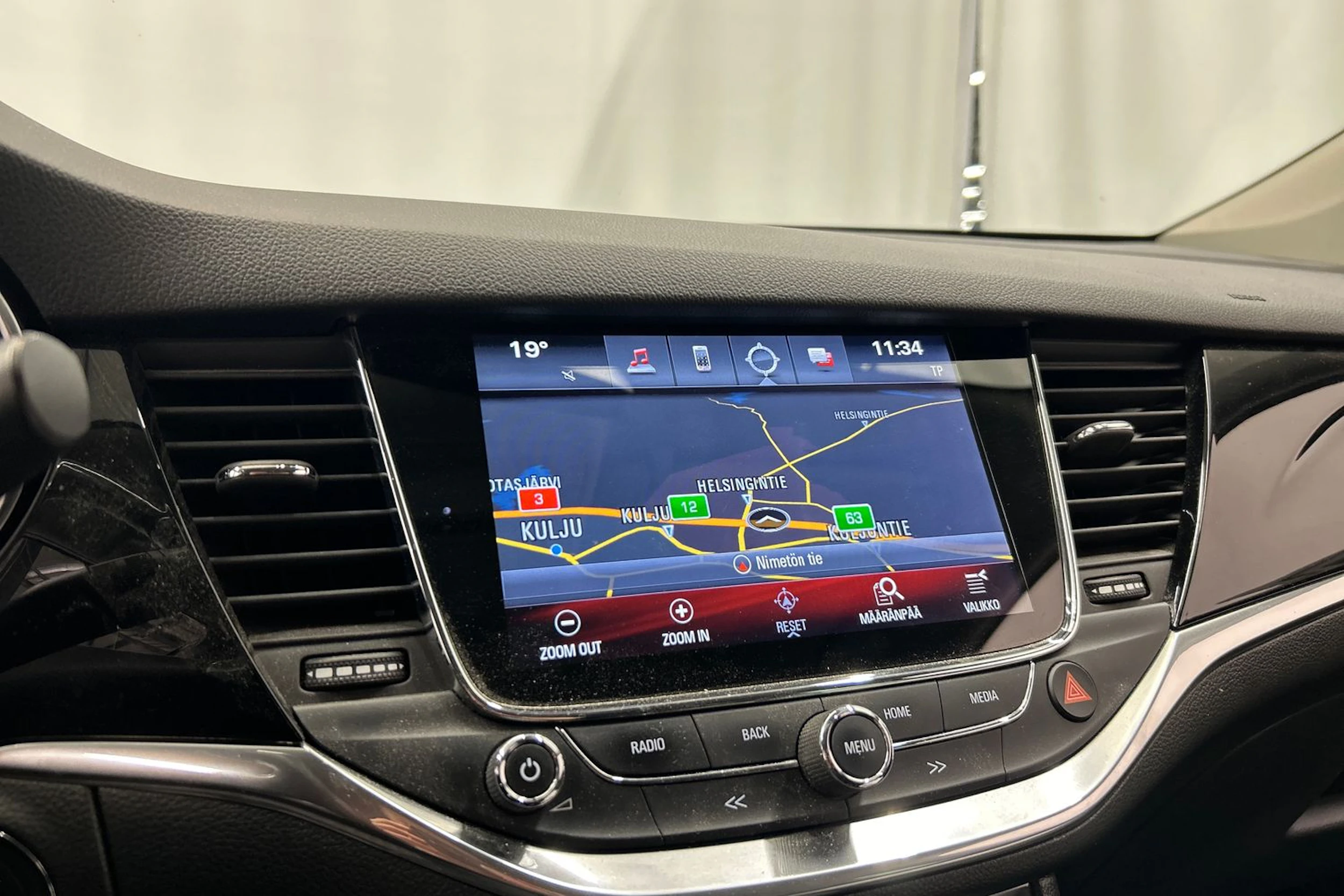 valkoinen Opel Astra 2019 kuva 20.