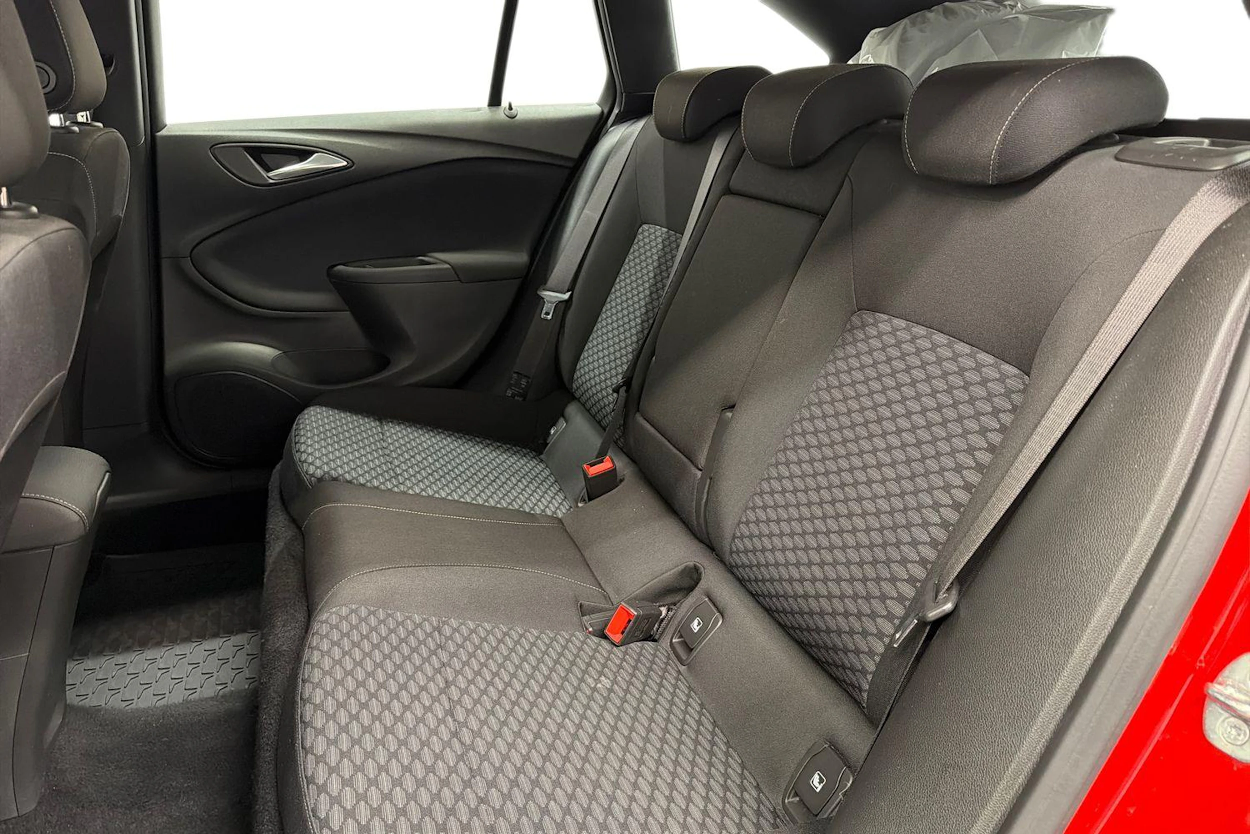 punainen Opel Astra 2019 kuva 8.