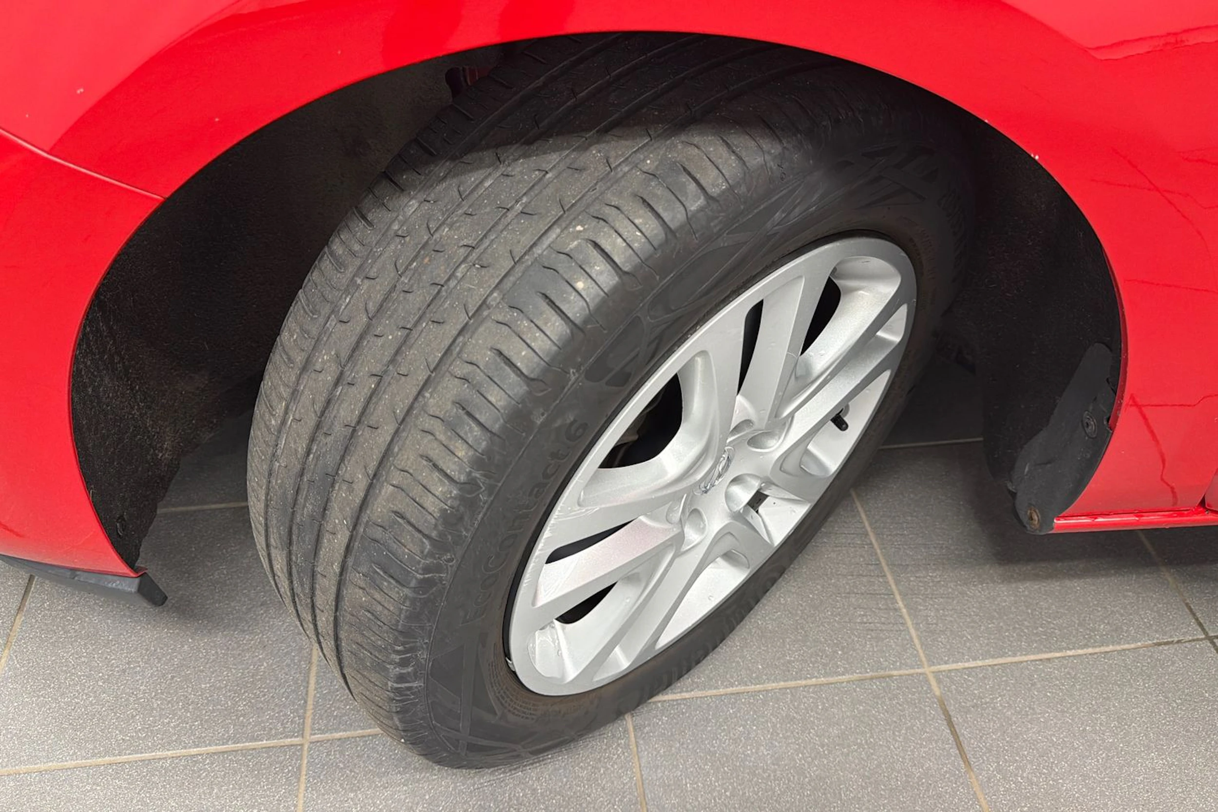 punainen Opel Astra 2019 kuva 10.