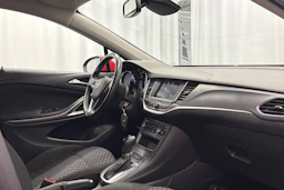 punainen Opel Astra 2019 kuva 12.