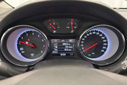punainen Opel Astra 2019 kuva 14.