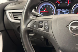 punainen Opel Astra 2019 kuva 15.
