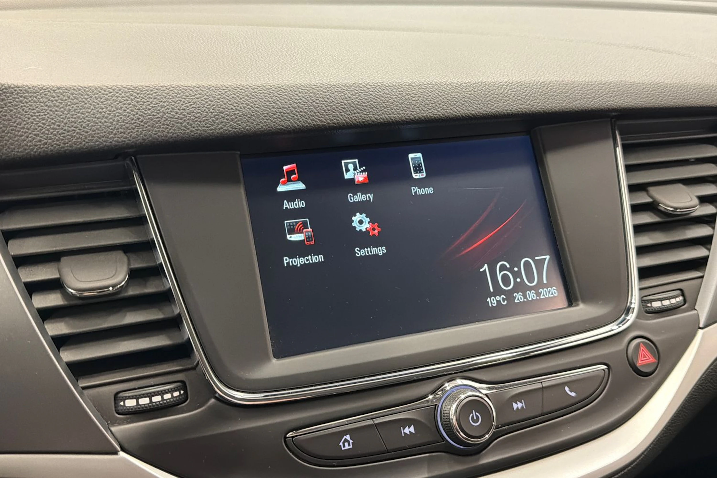 punainen Opel Astra 2019 kuva 17.