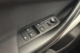 punainen Opel Astra 2019 kuva 22.