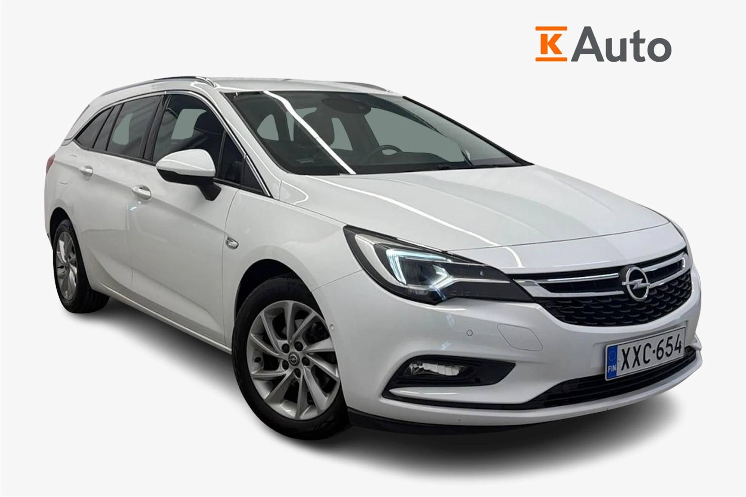 valkoinen Opel Astra 2019 kuva 1.