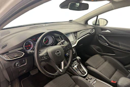 valkoinen Opel Astra 2019 kuva 6.