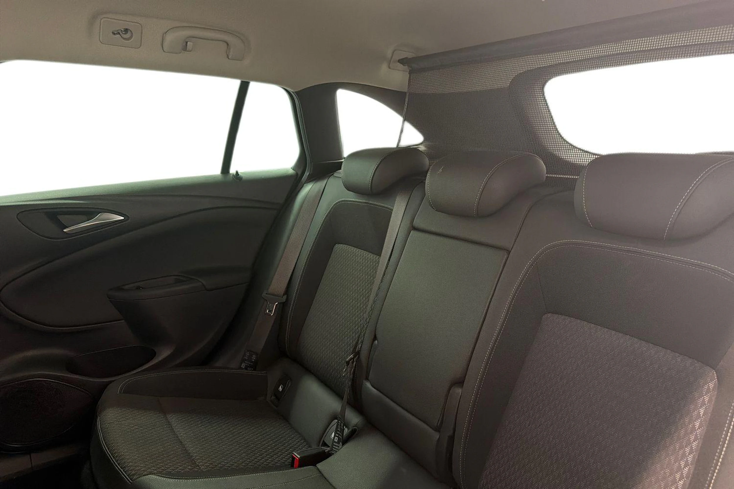 valkoinen Opel Astra 2019 kuva 8.