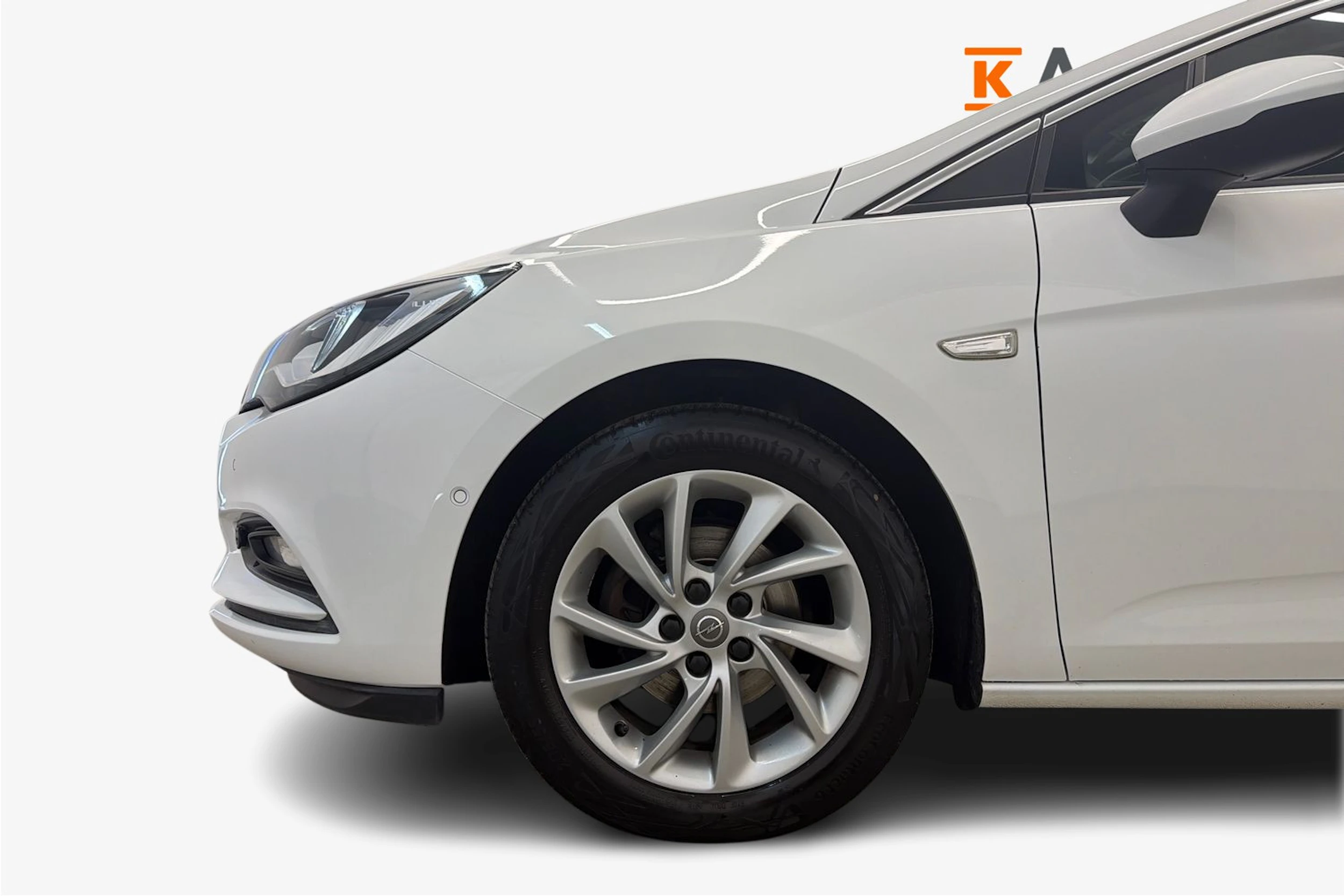 valkoinen Opel Astra 2019 kuva 9.