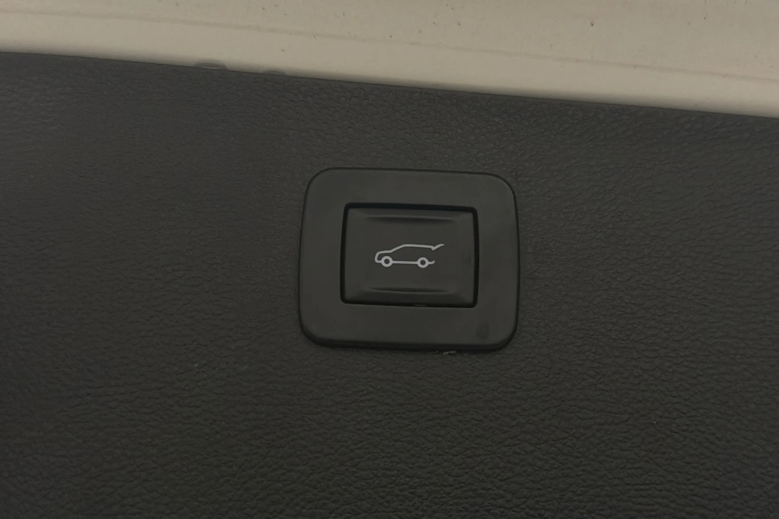 valkoinen Opel Astra 2019 kuva 14.