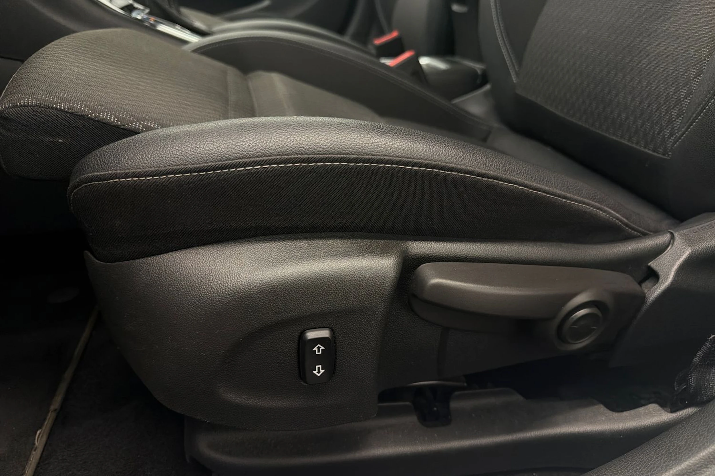 valkoinen Opel Astra 2019 kuva 17.