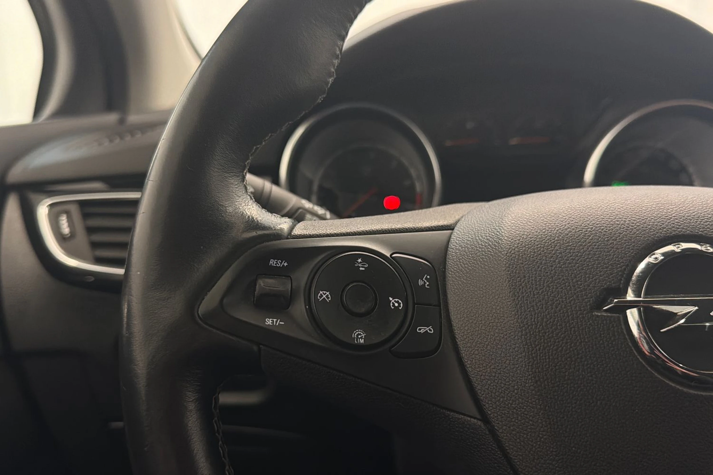 valkoinen Opel Astra 2019 kuva 21.