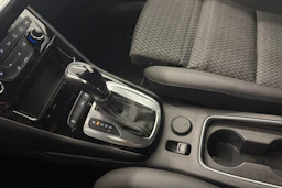 valkoinen Opel Astra 2019 kuva 23.