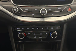 valkoinen Opel Astra 2019 kuva 24.