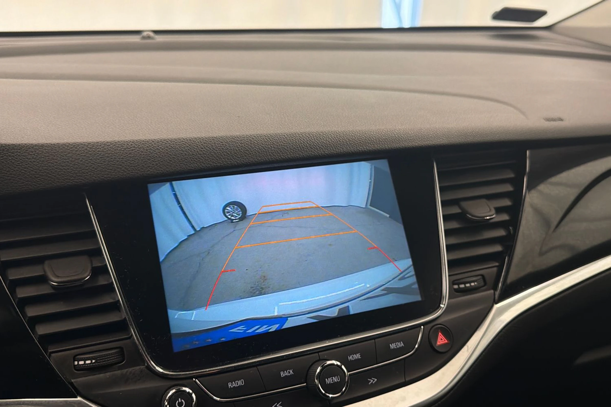 valkoinen Opel Astra 2019 kuva 28.
