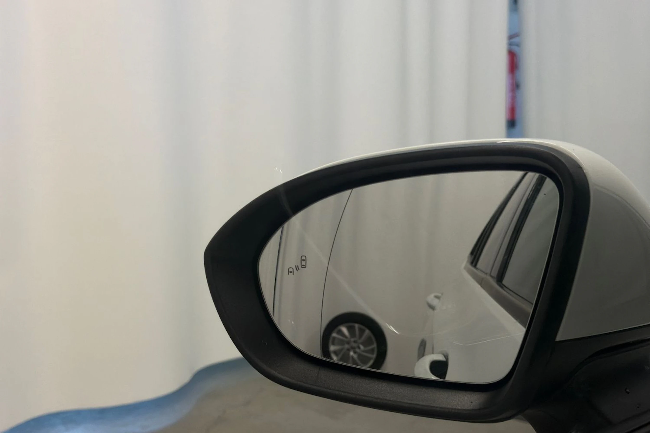 valkoinen Opel Astra 2019 kuva 30.