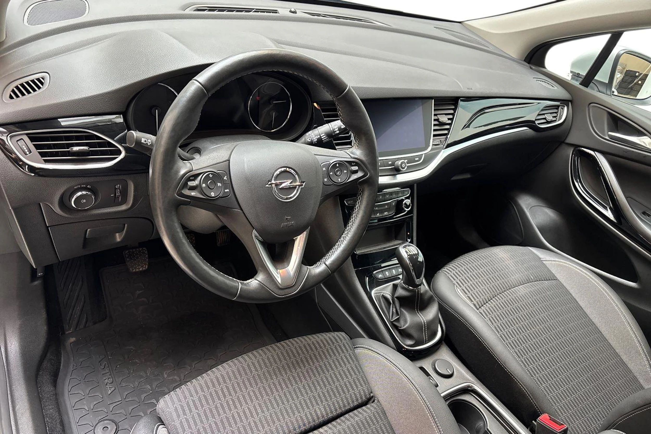 Hopea Opel ASTRA 2020 kuva 8.