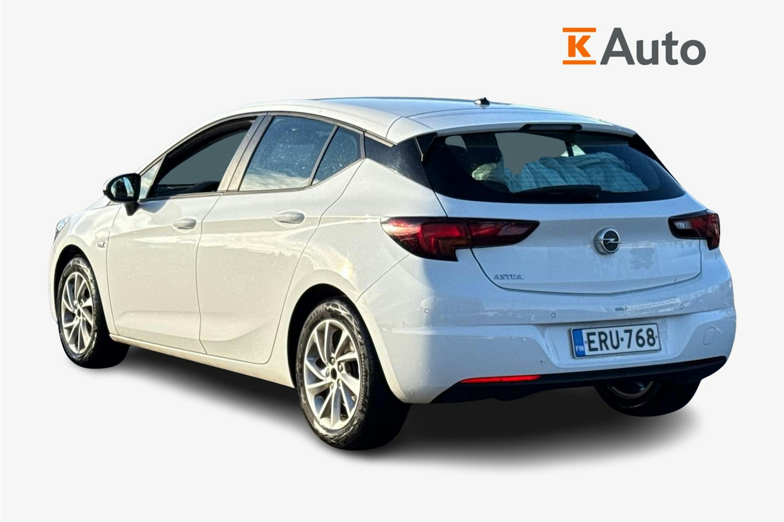 valkoinen Opel Astra 2020 kuva 2.