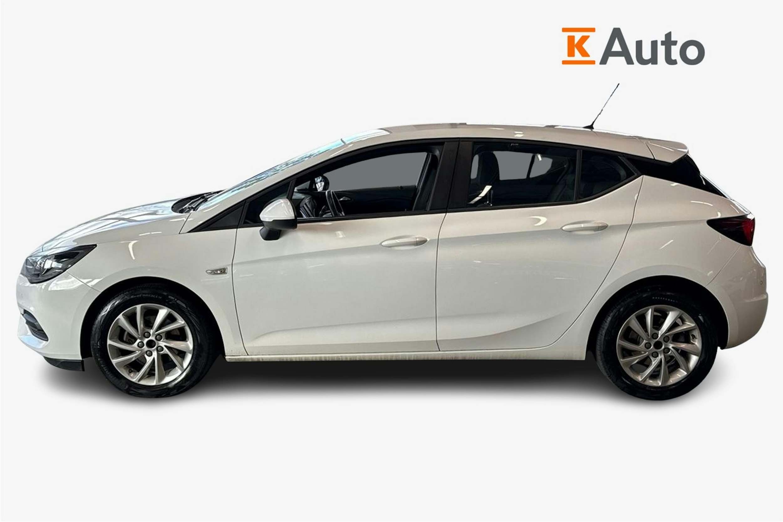 valkoinen Opel Astra 2020 kuva 6.