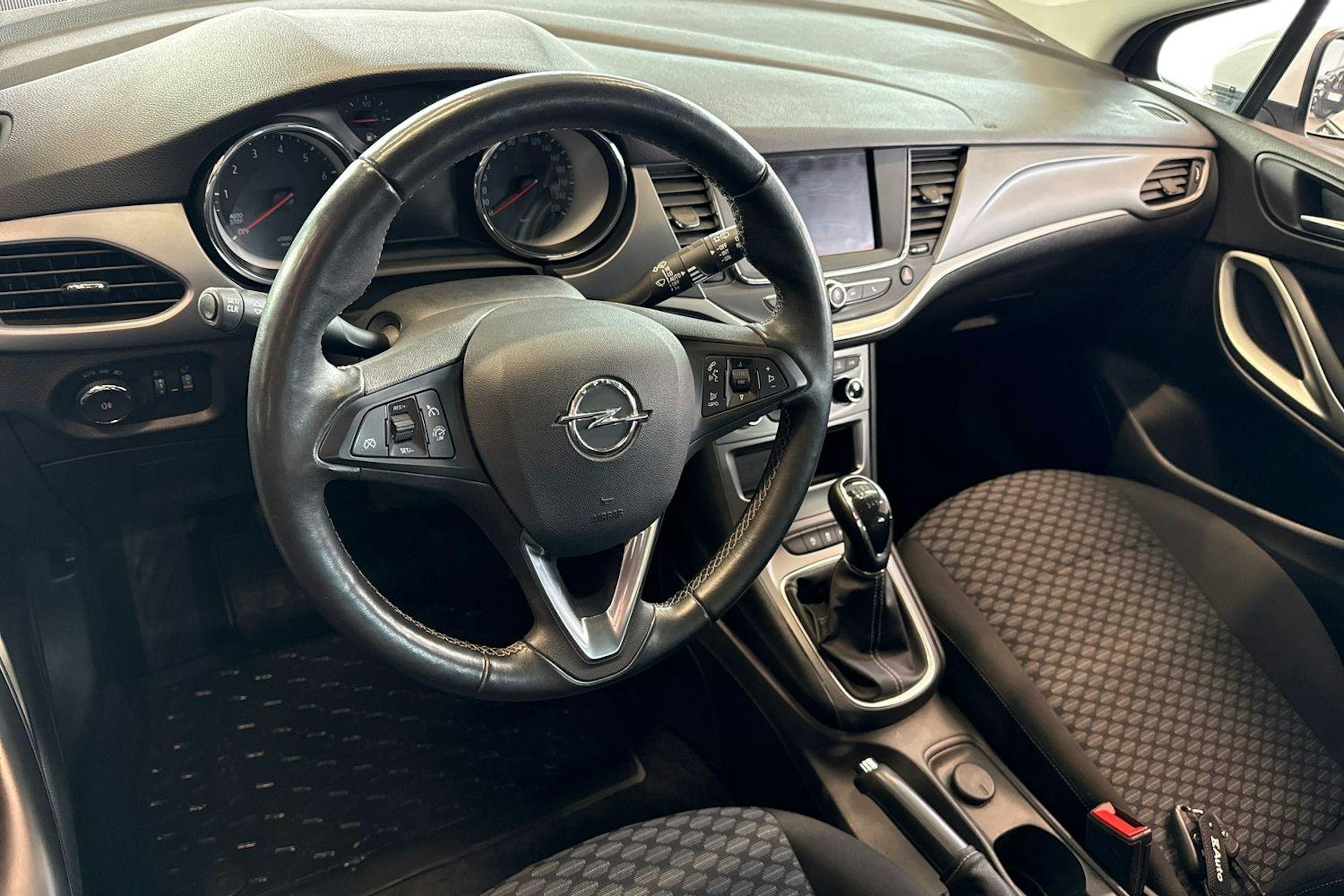 valkoinen Opel Astra 2020 kuva 7.