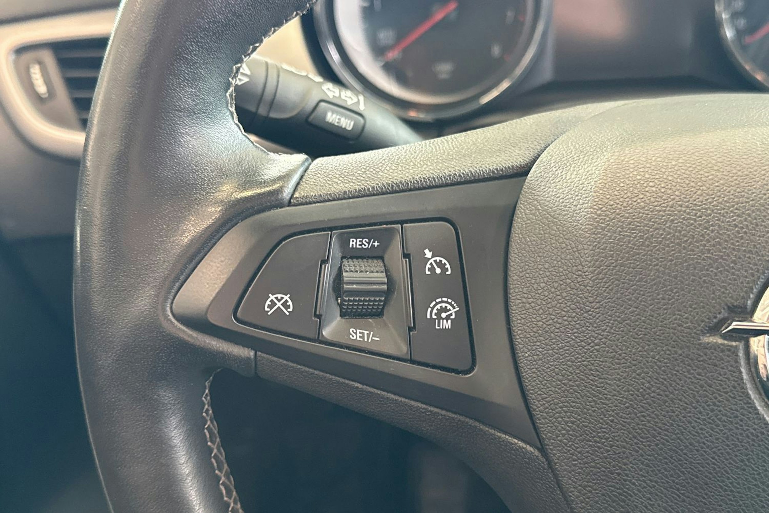 valkoinen Opel Astra 2020 kuva 14.