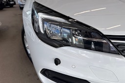 valkoinen Opel Astra 2020 kuva 20.