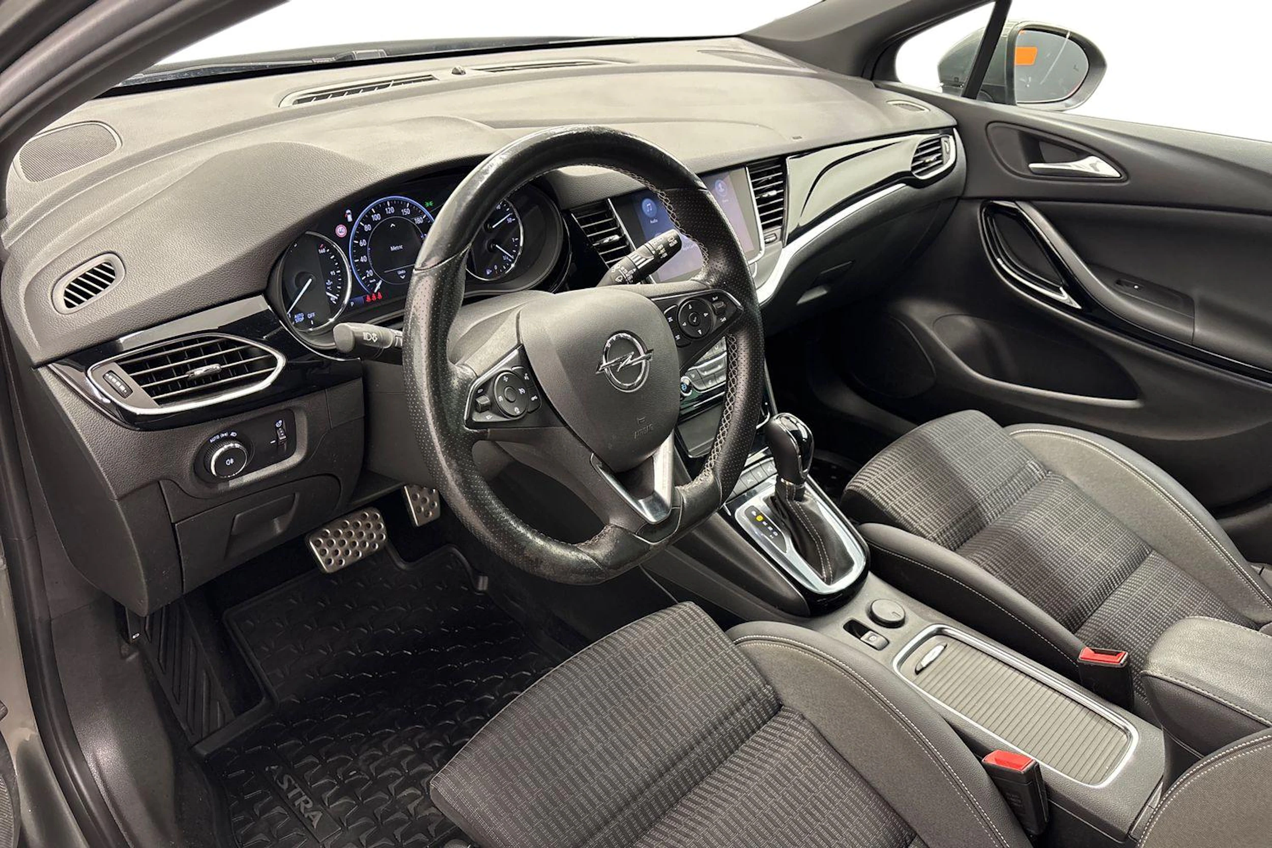 harmaa Opel Astra 2020 kuva 8.