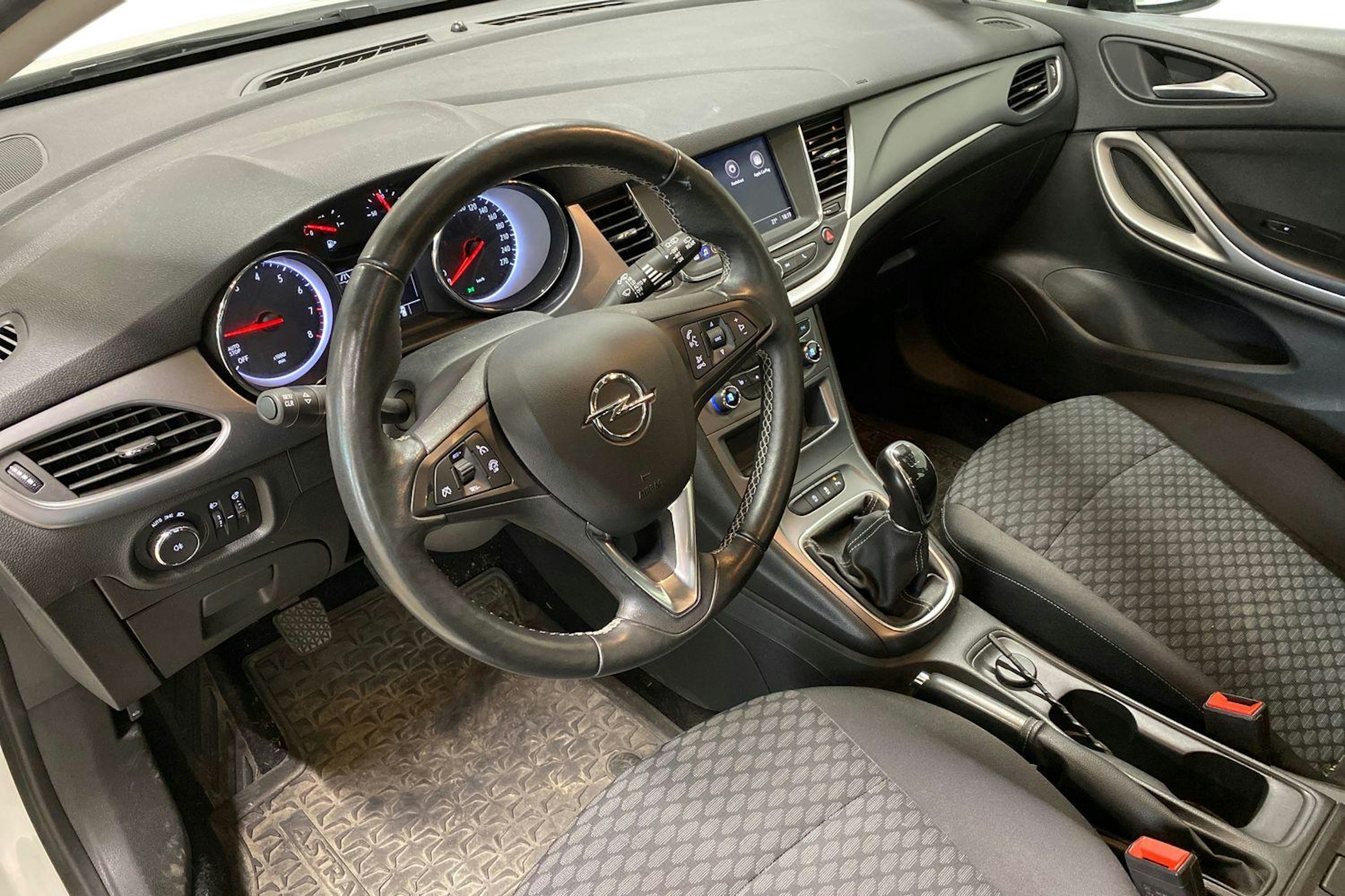 valkoinen Opel Astra 2020 kuva 3.