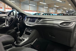 valkoinen Opel Astra 2020 kuva 13.