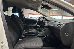 valkoinen Opel Astra 2020 kuva 14.