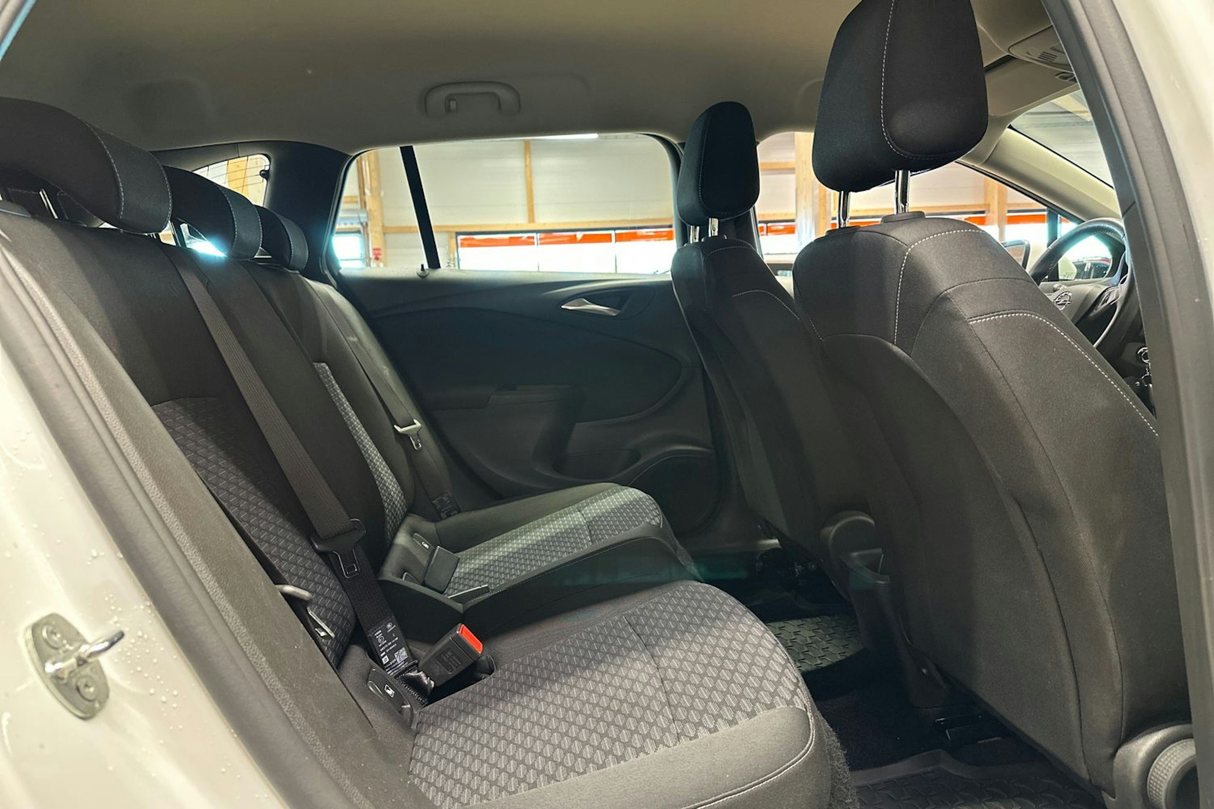 valkoinen Opel Astra 2020 kuva 15.