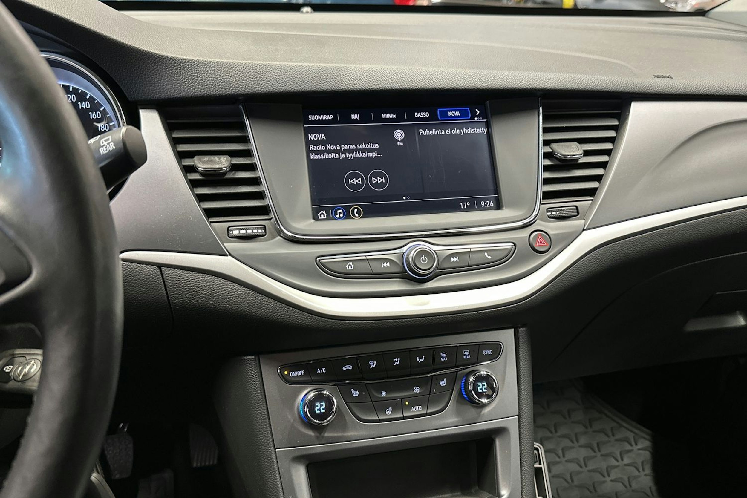 valkoinen Opel Astra 2020 kuva 18.