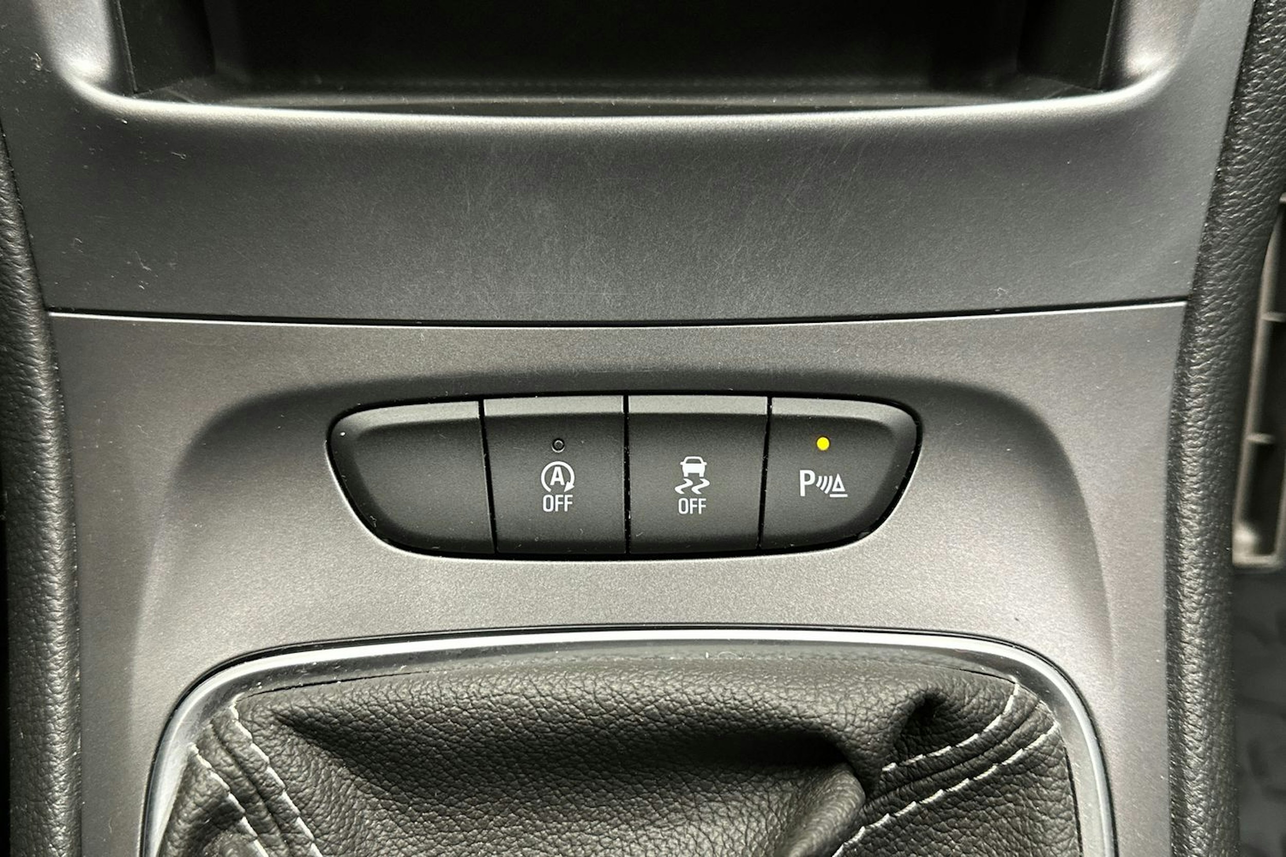 valkoinen Opel Astra 2020 kuva 20.