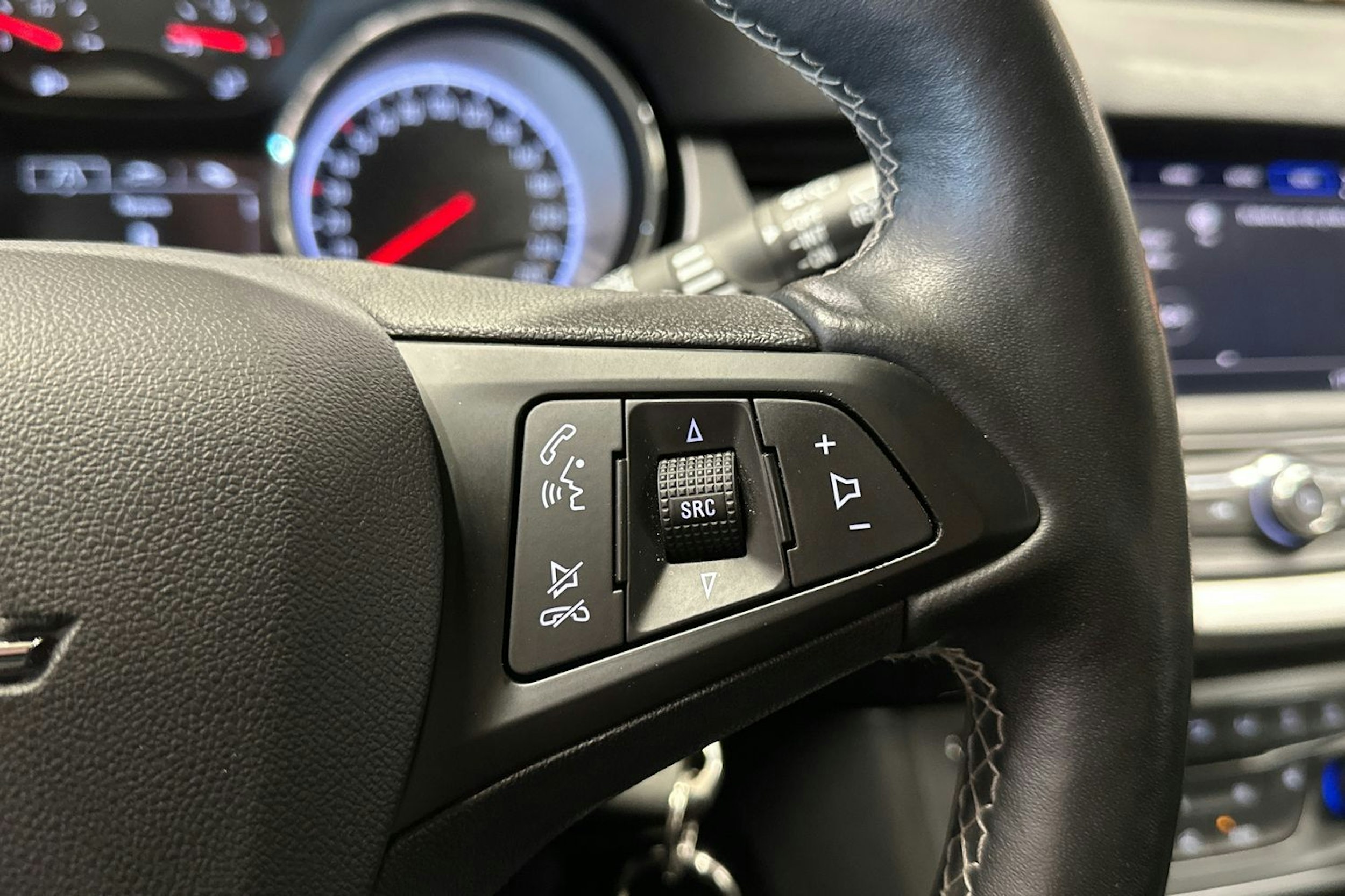 valkoinen Opel Astra 2020 kuva 24.