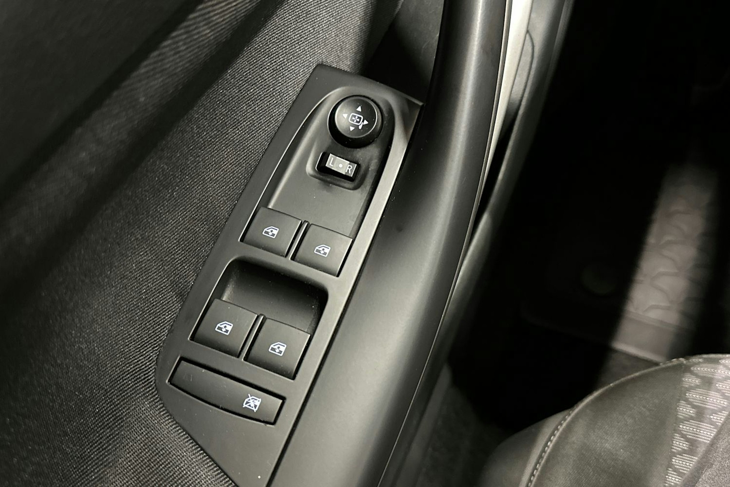 valkoinen Opel Astra 2020 kuva 25.