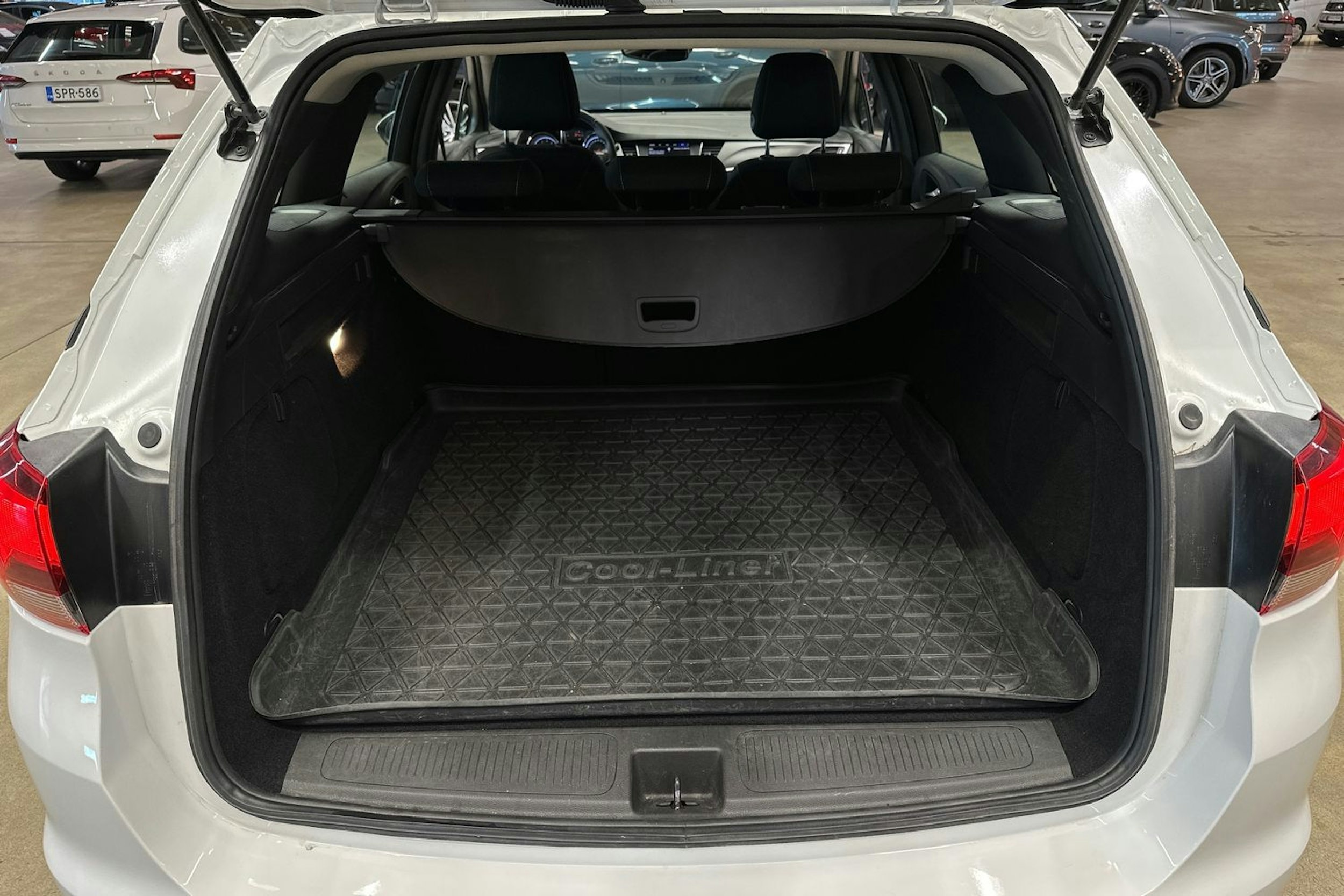 valkoinen Opel Astra 2020 kuva 26.