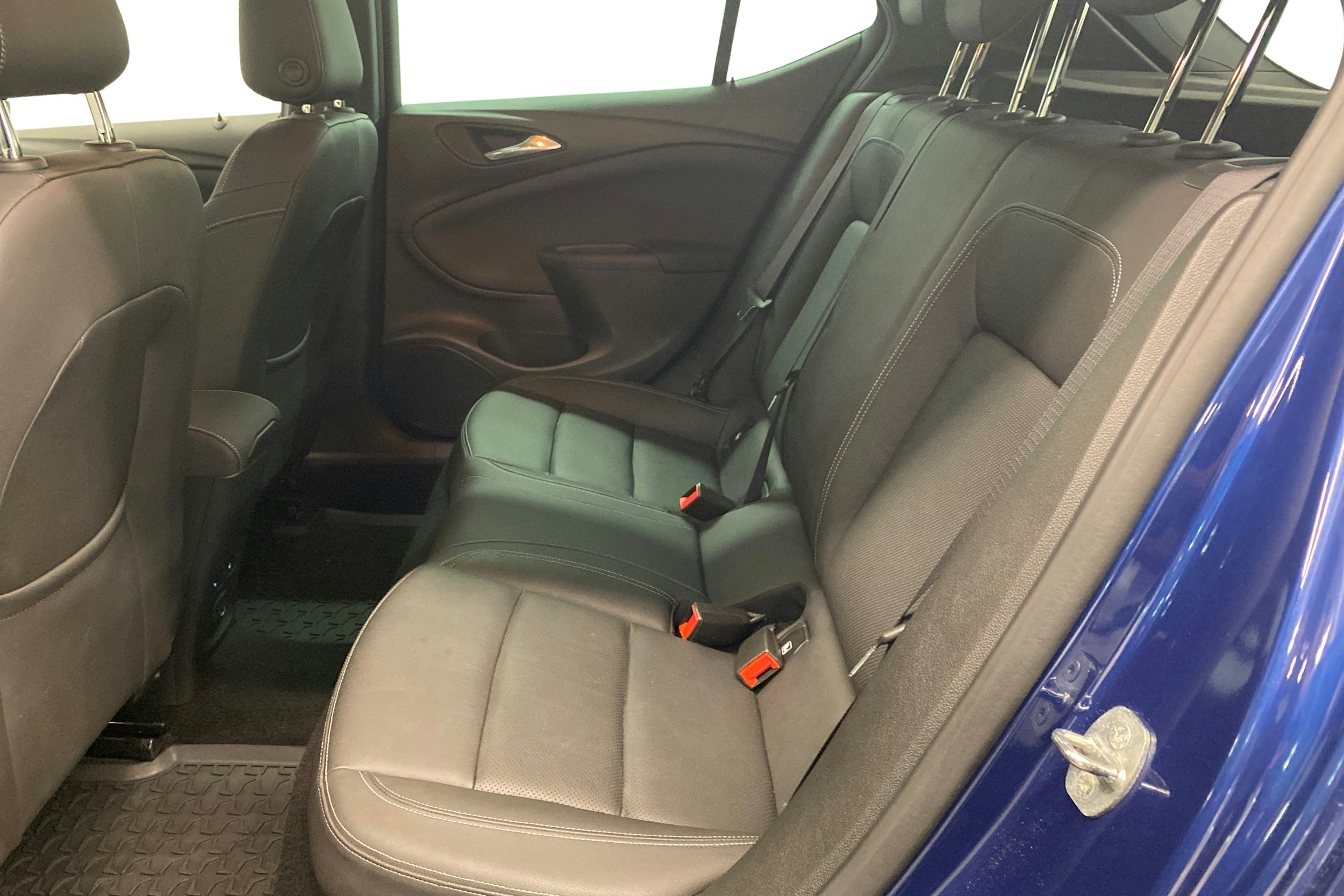sininen Opel Astra 2021 kuva 8.